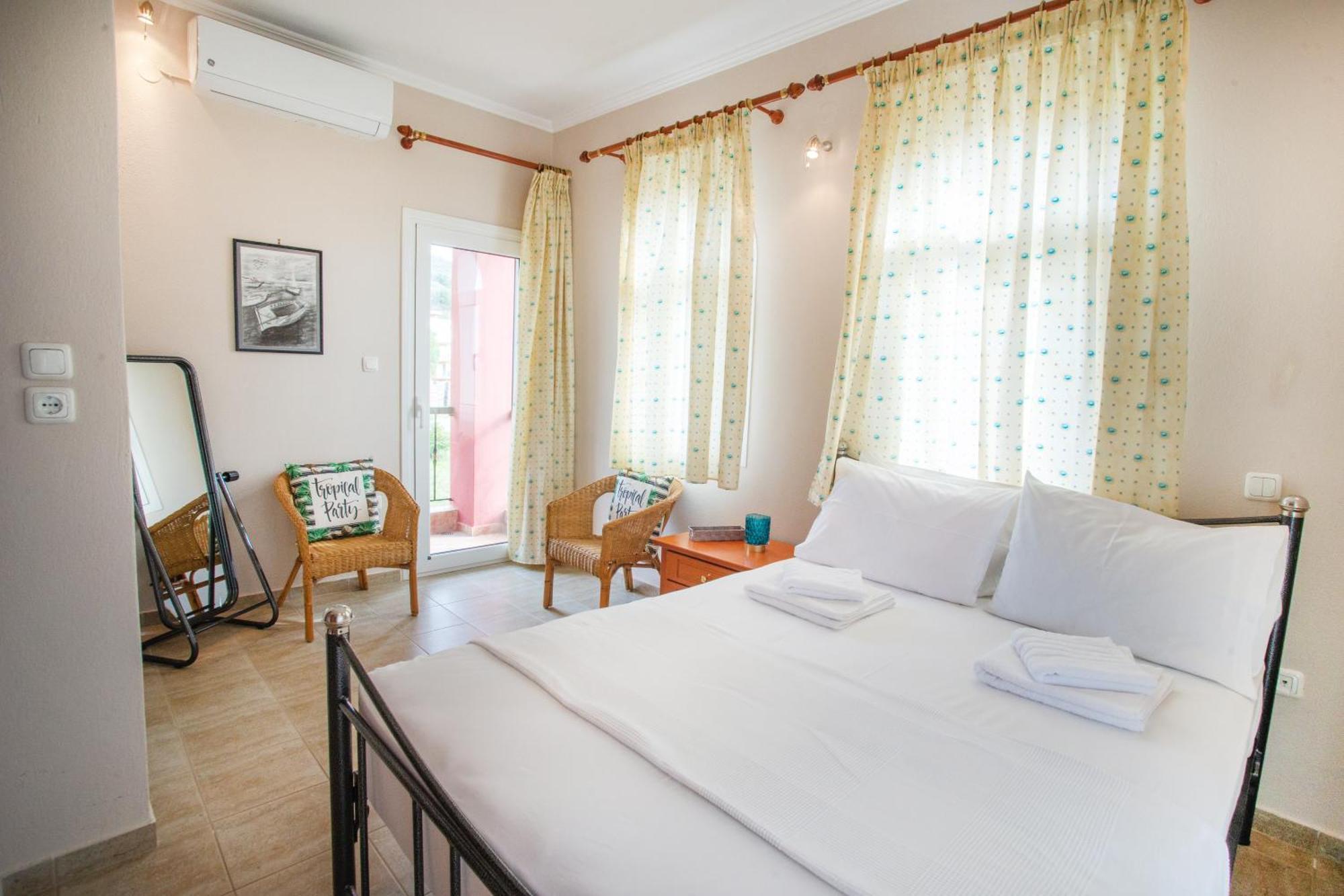 Private 6-Bdrm Villa With Garden 150M To Beach Paradisos Ngoại thất bức ảnh
