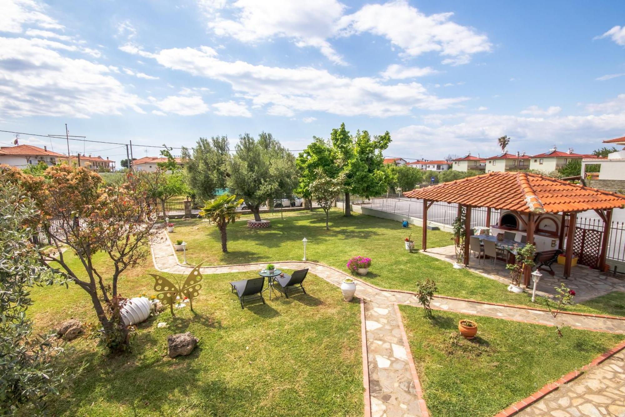 Private 6-Bdrm Villa With Garden 150M To Beach Paradisos Ngoại thất bức ảnh