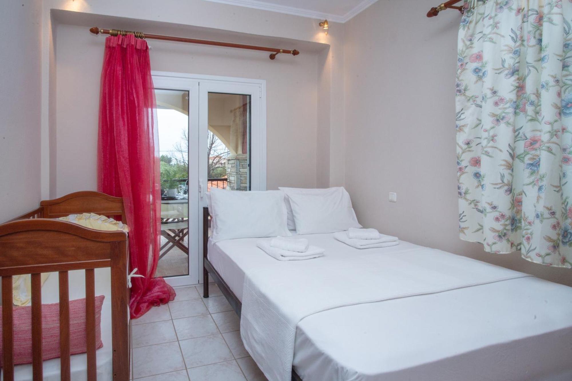 Private 6-Bdrm Villa With Garden 150M To Beach Paradisos Ngoại thất bức ảnh