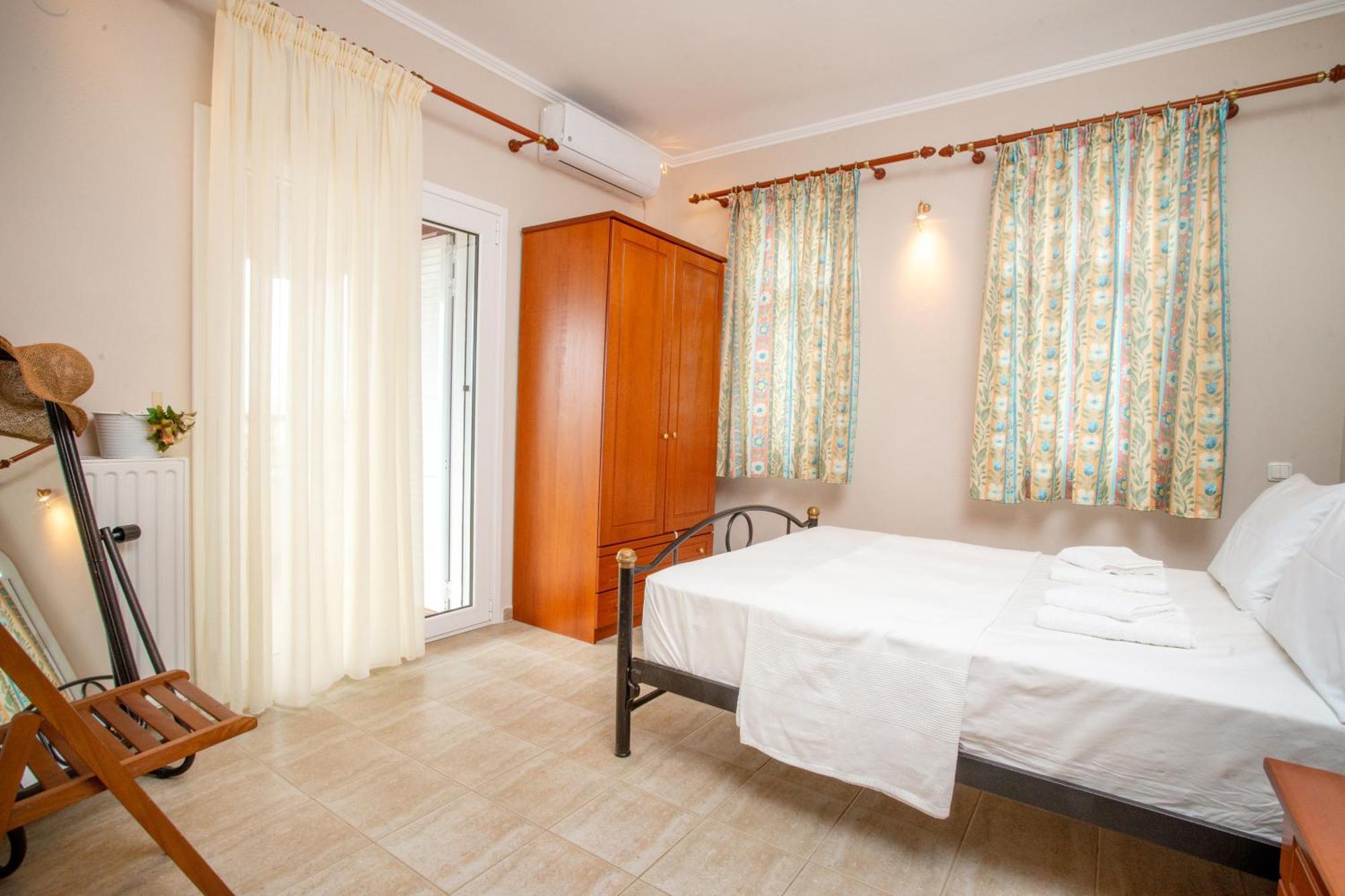 Private 6-Bdrm Villa With Garden 150M To Beach Paradisos Ngoại thất bức ảnh