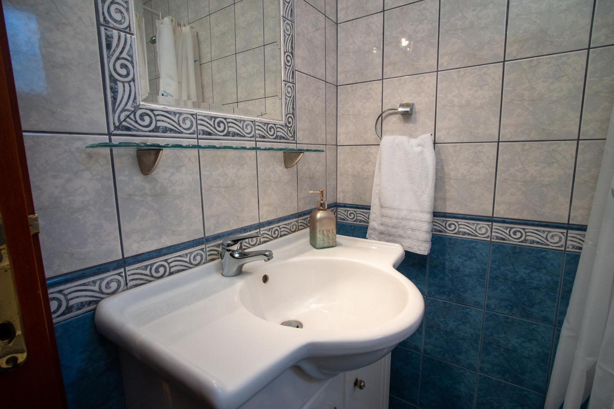 Private 6-Bdrm Villa With Garden 150M To Beach Paradisos Ngoại thất bức ảnh