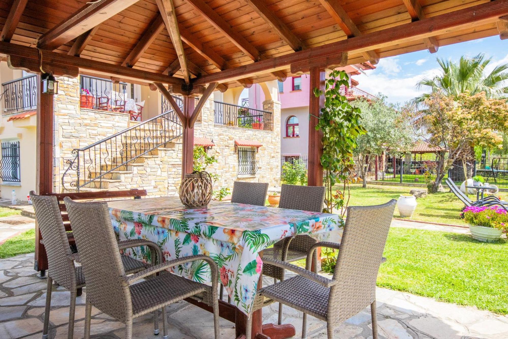 Private 6-Bdrm Villa With Garden 150M To Beach Paradisos Ngoại thất bức ảnh